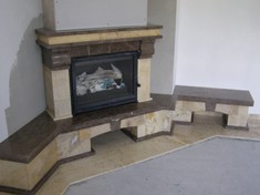 kominek z połączenia marmuru Bolechowice oraz Morawica.JPG